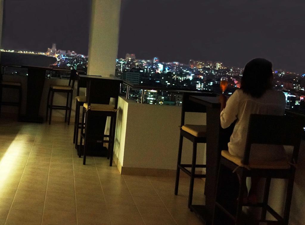The Penthouse Above Sea Lejlighed Dehiwala-Mount Lavinia Eksteriør billede